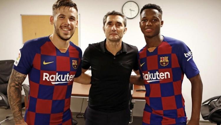 Jebolan La Masia, Carles Perez dikabarkan dilepas Barcelona untuk gabung ke AS Roma di bursa transfer musim dingin Copyright: twitter.com/BarcaUniversal