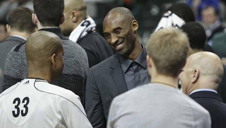 Ikut berduka atas musibah Kobe Bryant meninggal, bos Louvre Surabaya, Erick Herlangga sebut Kobe Bryant adalah pahlawannya. - INDOSPORT