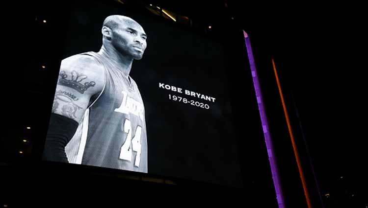 Dunia sedang berduka dengan tewasnya legenda bola basket NBA, Kobe Bryant dan putrinya bernama Gianna Bryant akibat kecelakaan helikopter. Copyright: gettyimages.com