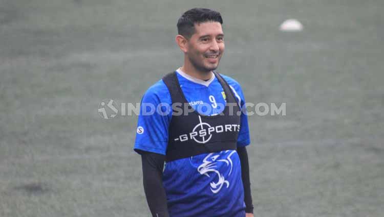 Gelandang Persib Bandung, Esteban Vizcarra, sering dimainkan Robert Alberts di Liga 1 2021-2022.