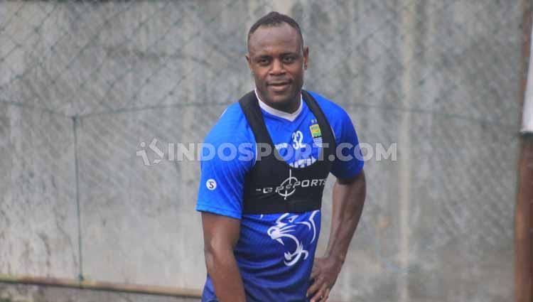 Bek Persib Bandung, Victor Igbonefo, ternyata pernah memperkuat klub sepak bola di Kota penembakan massal tentara Thailand.
