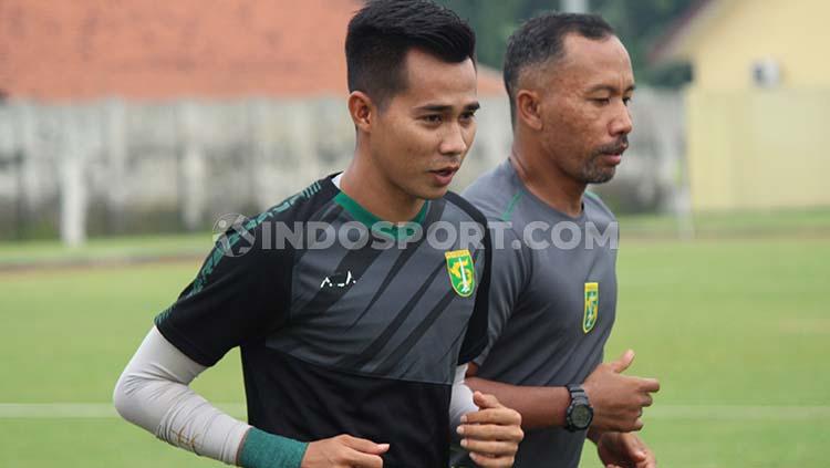 Angga Saputra saat bergabung latihan dengan Persebaya.