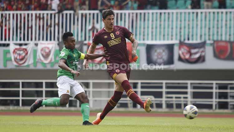 Giancarlo Lopez mencetak gol keunggulan PSM Makassar atas Lalenok United saat laga Kualifikasi Piala AFC 2020 baru berjalan lima menit.