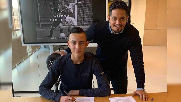 Ivar Jenner, wonderkid keturunan Indonesia yang merumput di klub Eredivisie Belanda, FC Utrecht, kini telah resmi dikontrak oleh saudara dari Irfan Bachdim.
