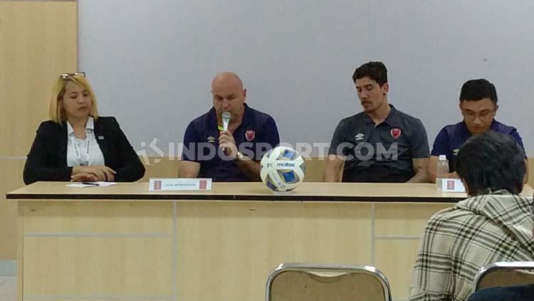 Pelatih PSM Makassar, Bojan Hodak, mengamuk saat sesi jumpa pers pasca laga leg kedua play off Piala AFC 2020 melawan klub Timor Leste, Lalenok United.