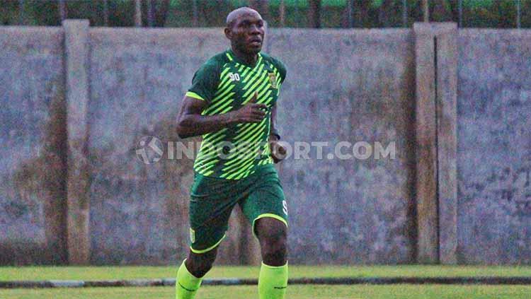 Zoubariou Garba sudah ikut latihan meski masih belum gabung tim. Rabu (29/1/20). Copyright: Fitra Herdian/INDOSPORT