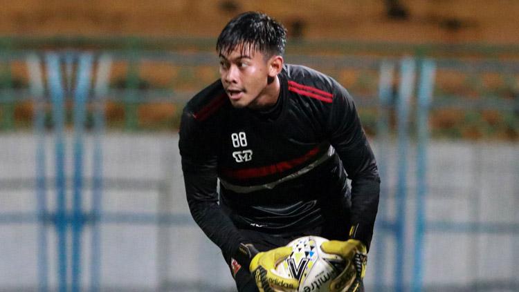 Kiper Madura United Satria Tama Hardiyanto.