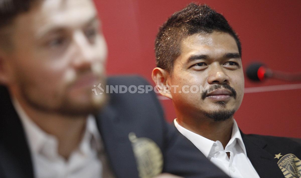 Manajer Persija Jakarta, Bambang Pamungkas, turut hadir dalam perkenalan Marc Klok.