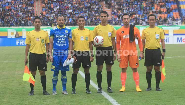 Persib Bandung menghadapi Melaka United di laga uji coba di Stadion Si Jalak Harupat, Kabupaten Bandung, Sabtu (01/02/2020).