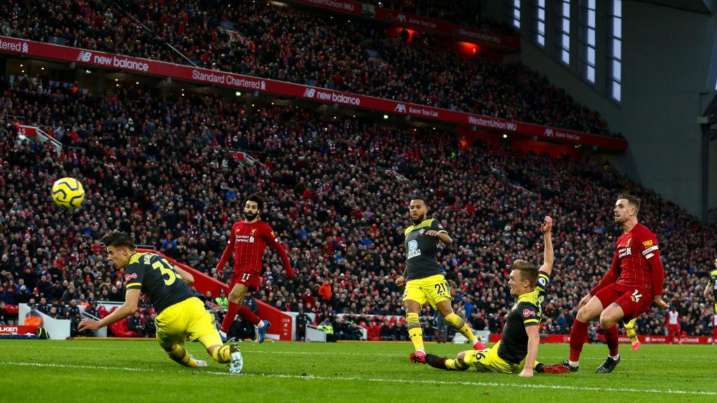 Proses terjadinya gol yang diciptakan kapten Liverpool, Jordan Henderson, ke gawang Southampton Copyright: Robbie Jay Barratt - AMA/Getty Images