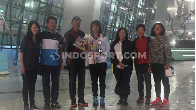 Emiliana, ibu petenis Priska Madelyn Nugroho, mengaku senang sekaligus bangga atas capaianputrinya yang menjuarai Australia Terbuka Junior 2020. - INDOSPORT