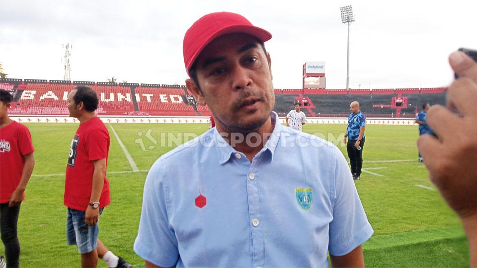 Pelatih klub Liga 1 2020 Persela Lamongan, Nilmaizar, berharap satu pemain asing barunya, Brian Ferreira, bisa tiba di Indonesia. - INDOSPORT