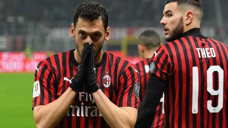 Gelandang serang AC Milan, Hakan Calhanoglu saat merayakan golnya di pertandingan Serie A Italia