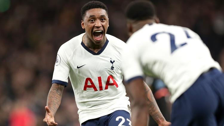 Pengganti Christian Eriksen yang gabung Inter Milan, Steven Bergwijn langsung mencetak gol di laga debutnya saat Tottenham vs Manchester City