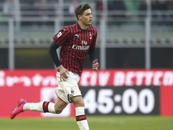 Daniel Maldini akhirnya menjalani laga debut dalam pertandingan Serie A Italia giornata ke-22 antara AC Milan vs Verona, Minggu (02/02/20). Copyright: AP