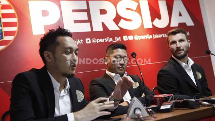 Marco Motta menjawab pertanyaan awak media dalam konferensi pers perdananya bersama Persija Jakarta jelang Liga 1 2020.