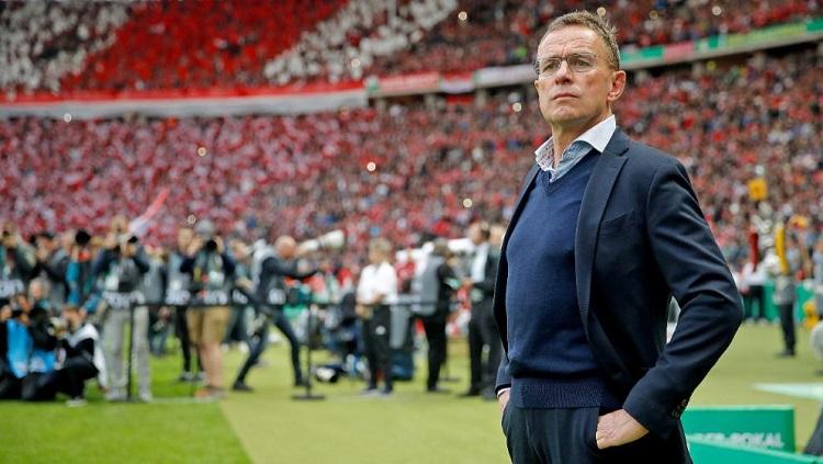 Ralf Rangnick batal jadi pelatih AC Milan malah berimbas ke untungnya rival Serie A Liga Italia, AS Roma. - INDOSPORT