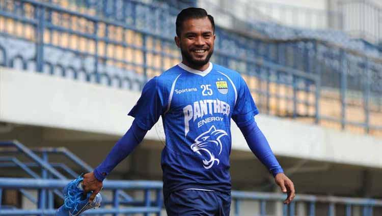 Eks Pemain Persib Bandung Zulham Zamrun yang kini membela Persela Lamongan lakukan aksi kocak di pertandingan Liga 2. - INDOSPORT