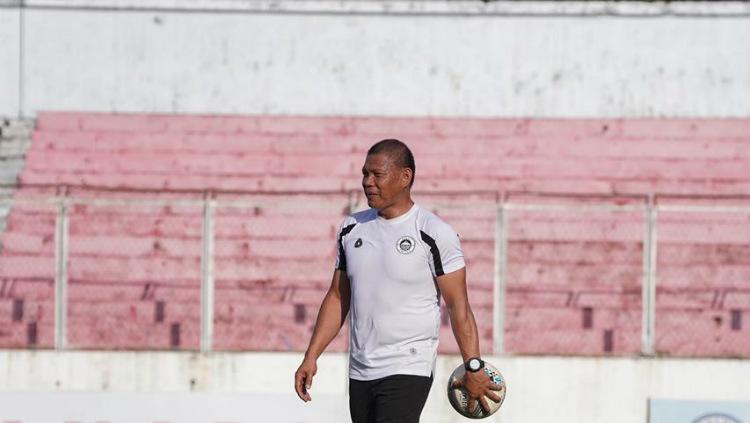 Eks Timnas Indonesia Jendri Pitoy resmi jadi pelatih kiper klub Liga 2 Sulut United. Copyright: Twitter/@sulutunited