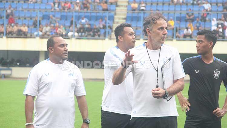 Imran Nahumarury dan Zarko Curcic saat memimpin PSIS latihan di Stadion Citarum, Kamis (6/2/20).