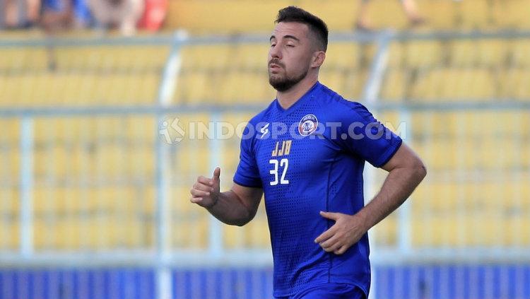 Eks pemain Persib dan Arema, Jonathan Bauman, resmi bergabung dengan Barcelona SC pada musim dingin mendatang. - INDOSPORT