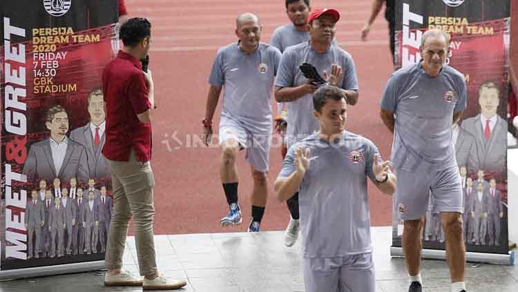 Asisten pelatih Persija dalam acara pengenalan tim Persija Jakarta jelang Liga 1 2020 di hadapan para sponsor.