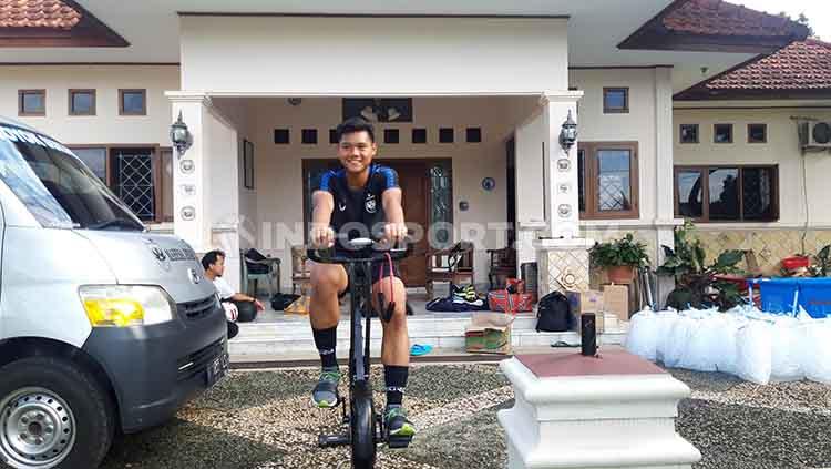 Pemain muda PSIS Semarang, Kartika Vedhayanto menjadi salah satu dari 44 pemain yang dipanggil Shin Tae-yong untuk menjalani TC Timnas Indonesia U-19. - INDOSPORT