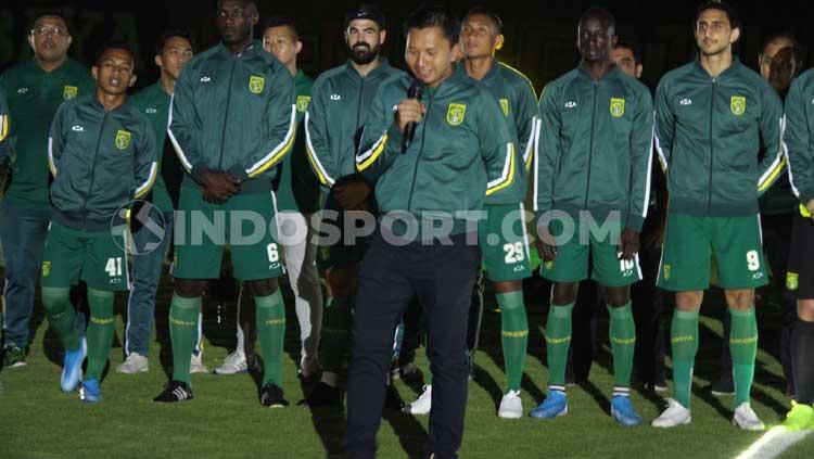 Persebaya Surabaya melalui presiden klub, Azrul Ananda, menyatakan sikap tidak setuju apabila Liga 1 2020 kembali dilanjutkan.