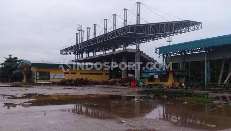 Meski situasi pandemi virus Corona masih belum membaik, namun Pemerintah Provinsi Kalimantan Selatan terus menggenjot renovasi Stadion 17 Mei Banjarmasin.