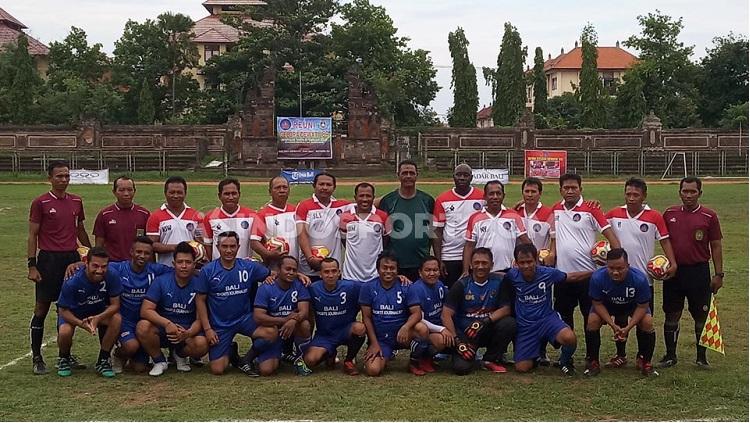 Reuni Gelora Dewata melawan Siwo PWI Bali di Stadion Ngurah Rai, Denpasar, Sabtu (8/2/20). Foto: Nofik Lukman Hakim