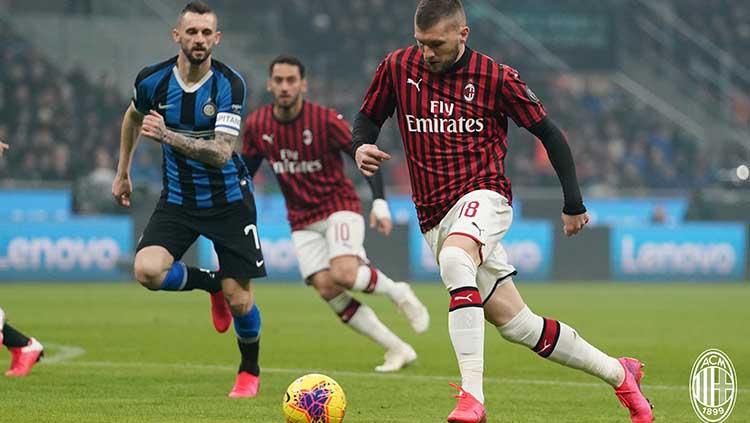 Mantan pemain AC Milan, Riccardo Montolivo, memberikan prediksi skornya menjelang Derby della Madonnina melawan Inter Milan di Serie A Liga Italia. - INDOSPORT