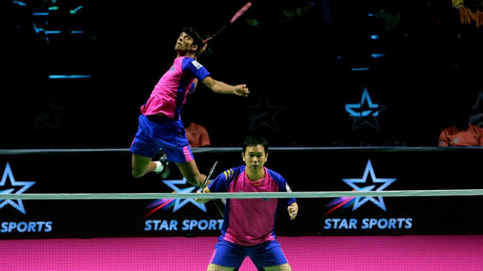 Pebulutangkis ganda putra India, Chirag Shetty menyebut bermain dengan Hendra Setiawan berhasil membuatnya berpikir di luar nalar.