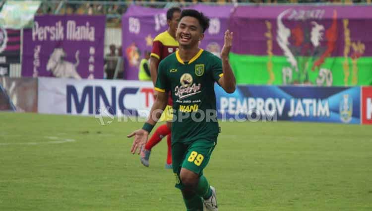 Selebrasi pemain Persebaya Surabaya, usai mencetak gol ke gawang Persik Kediri di turnamen Piala Gubernur Jatim, stadion gelora Bangkalan, Senin (10/02/2020). Copyright: Fitra Herdian/INDOSPORT