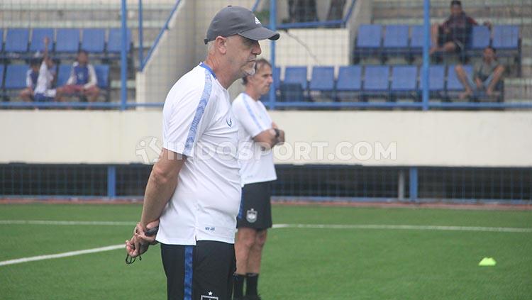 Pelatih PSIS Semarang, Dragan Djukanovic, tak menampik bahwa ia tertarik mendatangkan tiga pemain berpengalaman di Indonesia untuk memperkuat Laskar Mahesa Jenar di Liga 1 2020.