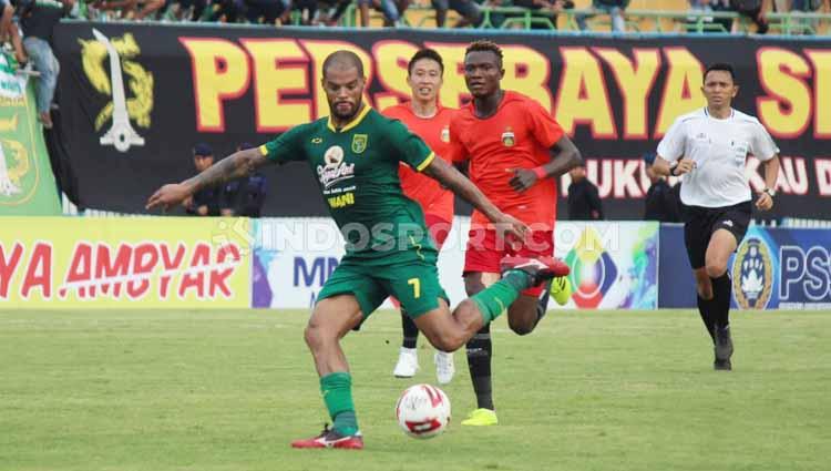 Pertandingan babak kedua Bhayangkara FC vs Persebaya dalam lanjutan piala gubernur Jatim 2020, Bhayangkara FC unggul 0-1. Copyright: Fitra Herdian/INDOSPORT