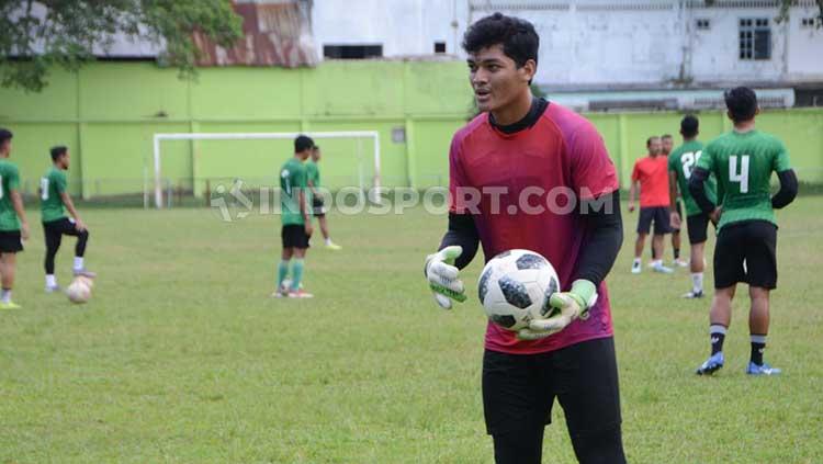 Kiper muda PSMS Medan, Muhammad Adi Satrio, kembali dipanggil Timnas. Namun kali ini bukan skuat muda Garuda, melainkan ke Timnas senior.