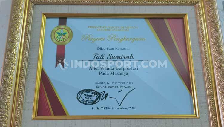Pada 2018 lalu, almarhum Tati Sumirah mendapat piagam penghargaan dari Persatuan Wanita Olahraga Seluruh Indonesia.