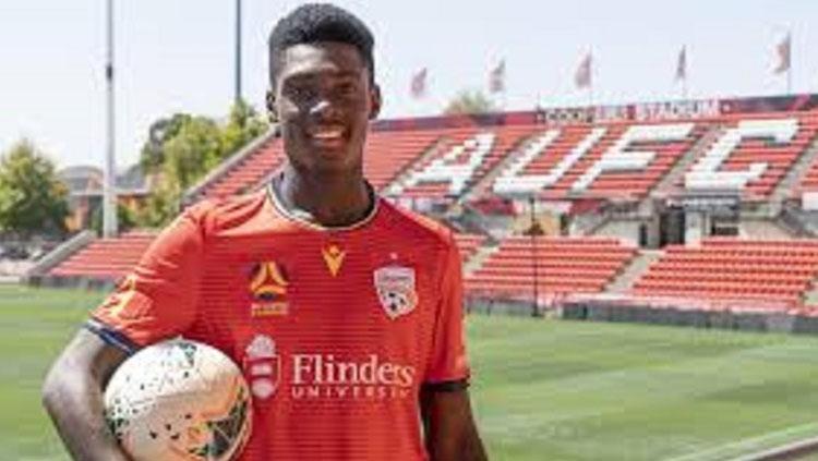 Pemain Adelaide United, Mohamed Toure, yang masih berusia 15 tahun berhasil menggemparkan A League Australia.
