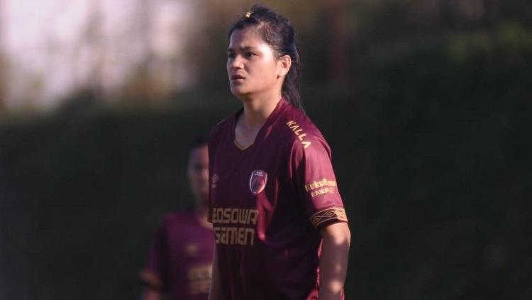 Pesepak bola putri asal Malinau, Magdalena Unyat, saat memperkuat PSM Makassar diajang Liga 1 Putri 2019.