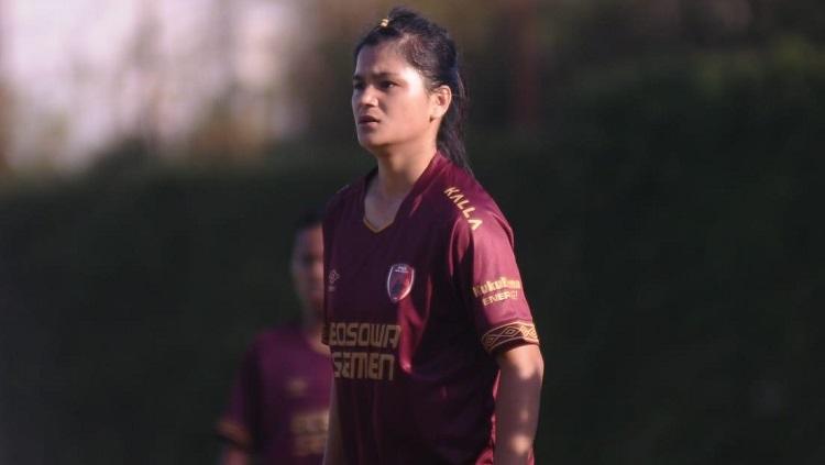 Pesepak bola putri asal Malinau, Magdalena Unyat, saat memperkuat PSM Makassar diajang Liga 1 Putri 2019. - INDOSPORT