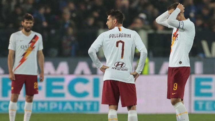 Ekspresi pemain AS Roma saat timnya kalah dari Atalanta di pekan ke-24 Serie A Liga Italia 2019/20, Minggu (16/02/20).
