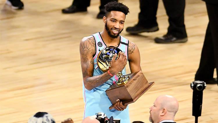 Sempat ada kontroversi, Derrick Jones Jr sukses kalahkan Aaron Gordon pada babak penentan NBA All Star Slam Dunk Contest.