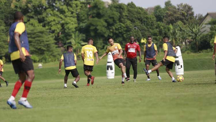 Skuat klub Liga 1, Persipura Jayapura saat menjalani sesi latihan. Copyright: Media Officer Persipura Jayapura