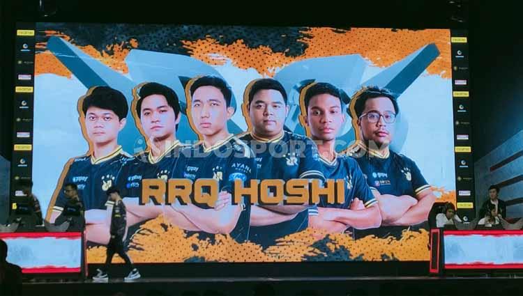 Hanya dalam waktu sepuluh menit saja, RRQ Hoshi langsung menekuk skuat Mobile Legends Raditya Dika, yakni tim Ampera.