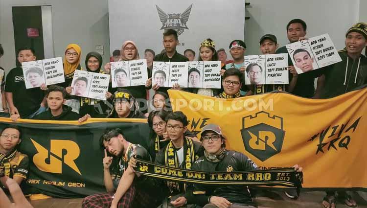 Sesaat setelah RRQ Sena memenangkan laga perdana mereka di Mytel International Championship, Andrian Pauline harus tabah menjadi kurir nasi goreng.