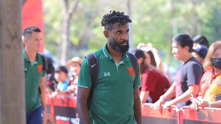 Pemain asal Papua, Yanto Basna, hampir pasti jadi bagian Bhayangkara FC di Liga 1 2022/23. - INDOSPORT