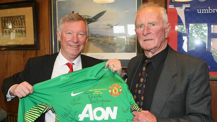 Dua sosok legendaris Manchester United, Sir Alex Ferguson dan Harry Gregg - INDOSPORT