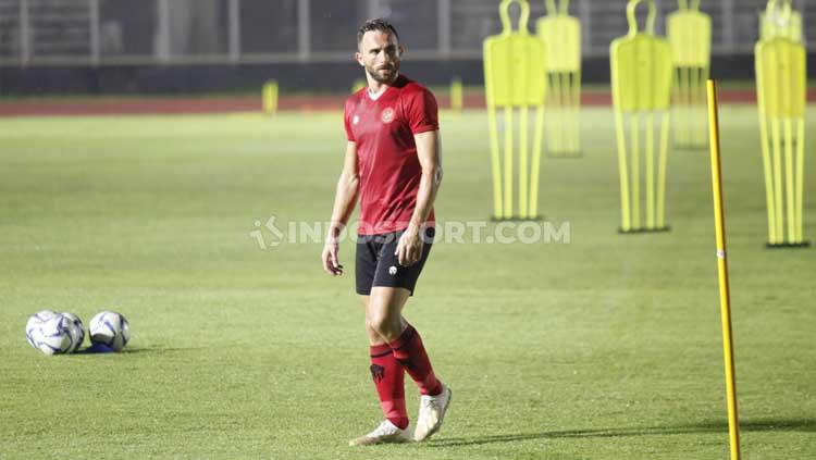 Ilija Spasojevic dalam pemusatan latihan Timnas Indonesia yang dipimpin Shin Tha-yong, Selasa (17/02/20). - INDOSPORT