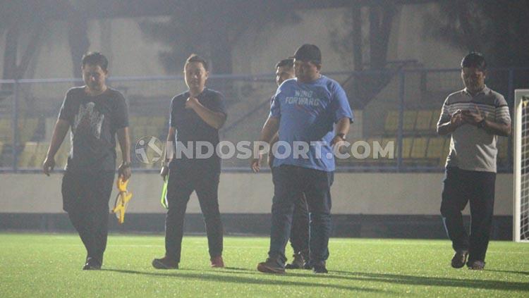 Perwalikan PT LIB didampingin panpel PSIS melakukan pengecekan sebagai proses verifikasi Stadion Citarum menjelang kick-off Lga 1 2020, Senin (17/2/20)