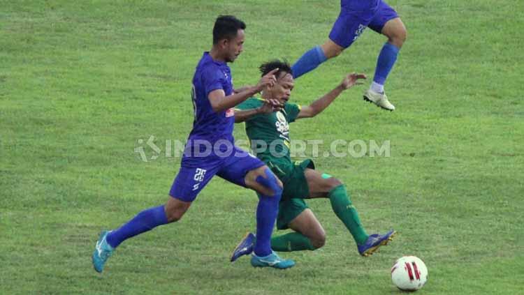 Selebrasi Johan Ahmad Farizi menit ke-3. Copyright: Fitra Herdian/INDOSPORT